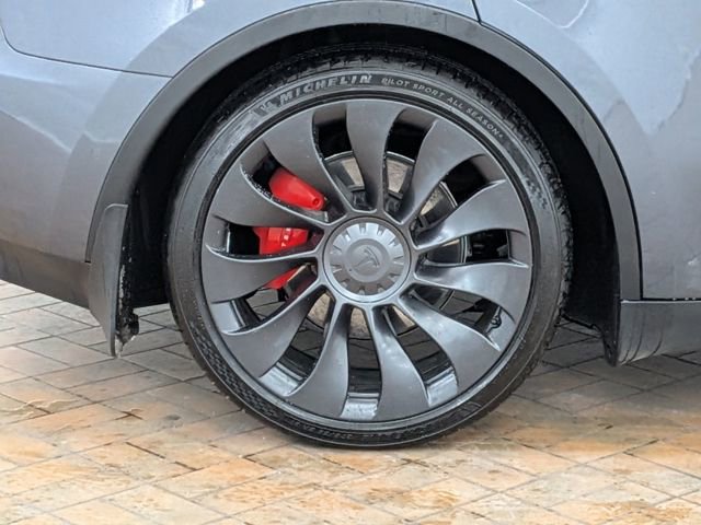 Used 2022 Tesla Model Y Performance image 11