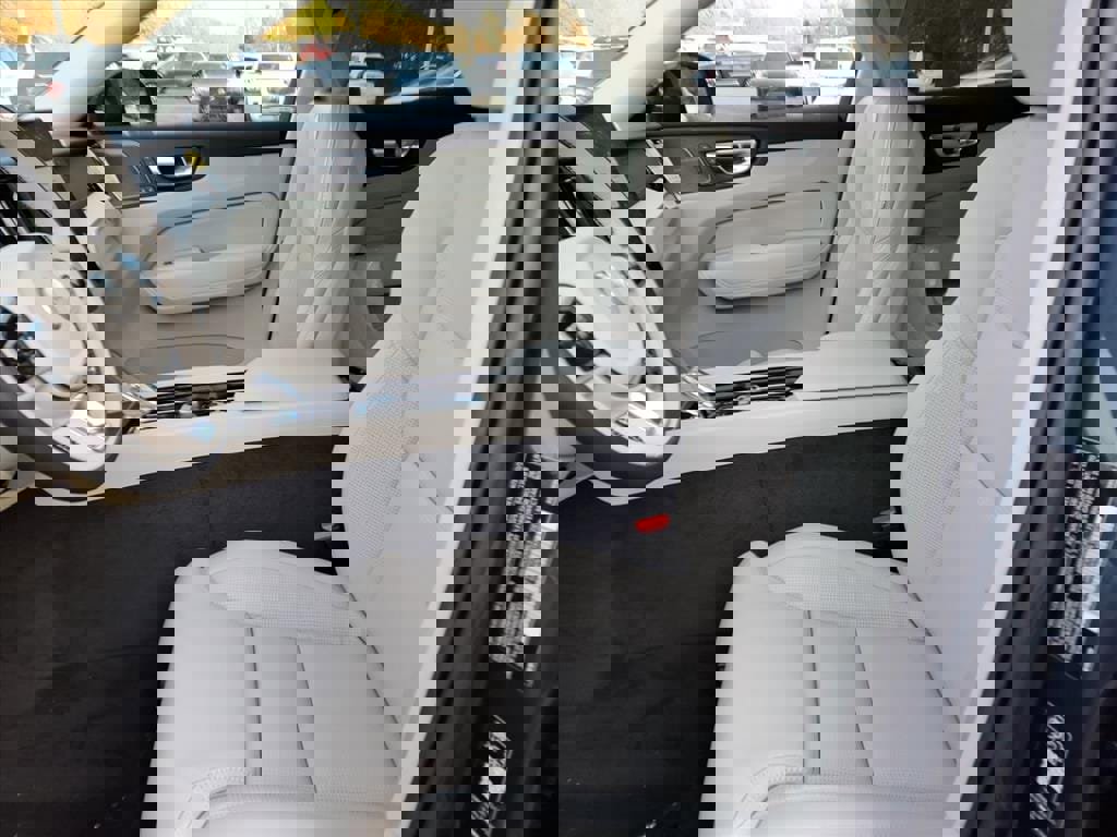 New 2026 Volvo XC60 B5 Ultra w/ Protection Package Premier image 16