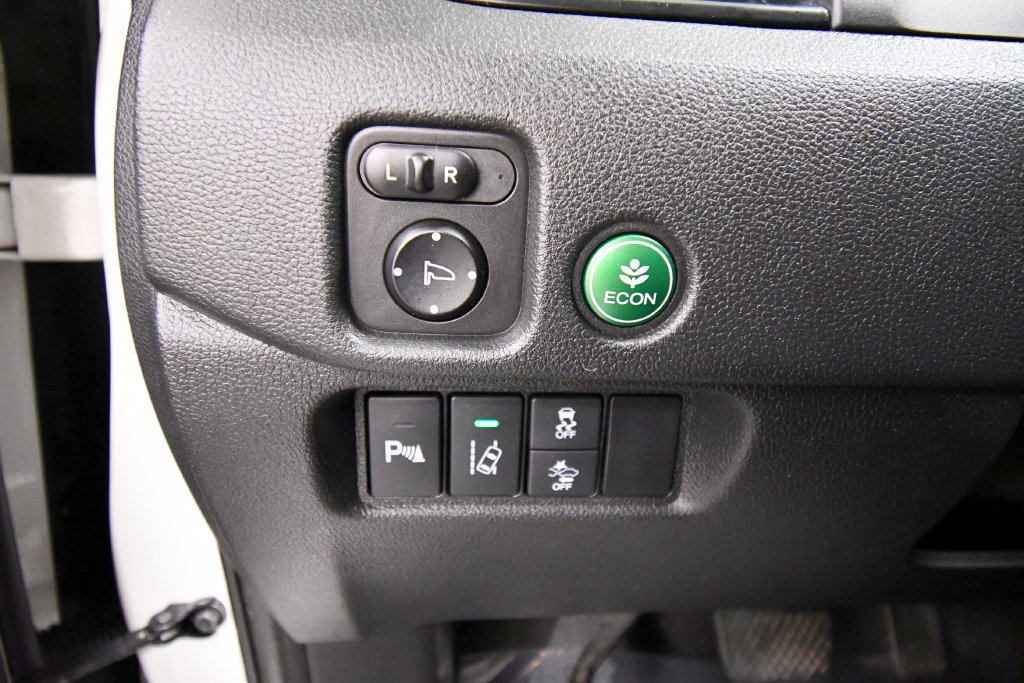 Certified 2017 Honda Pilot Touring image 21