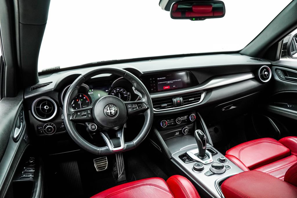 Used 2023 Alfa Romeo Stelvio Veloce image 5