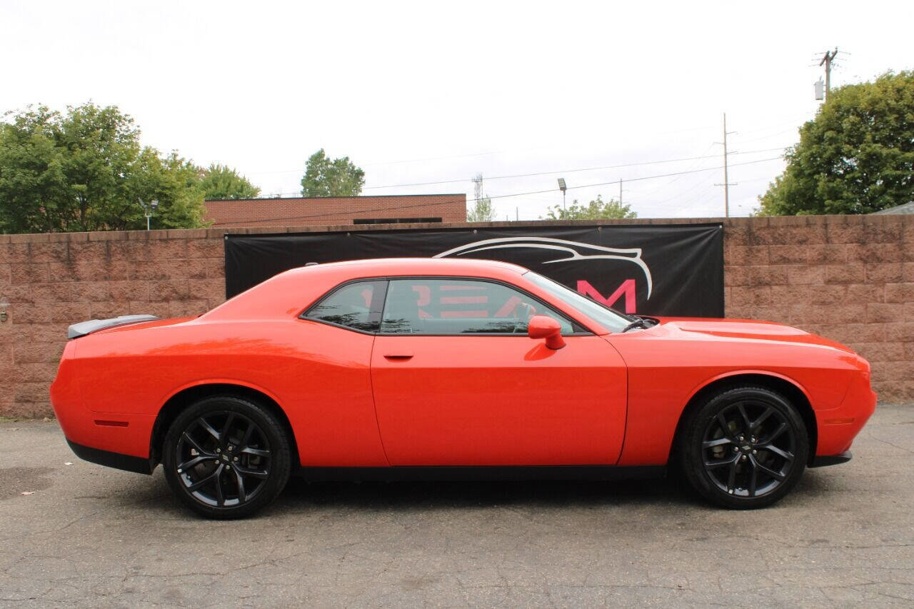 Used 2022 Dodge Challenger SXT w/ Blacktop Package image 5