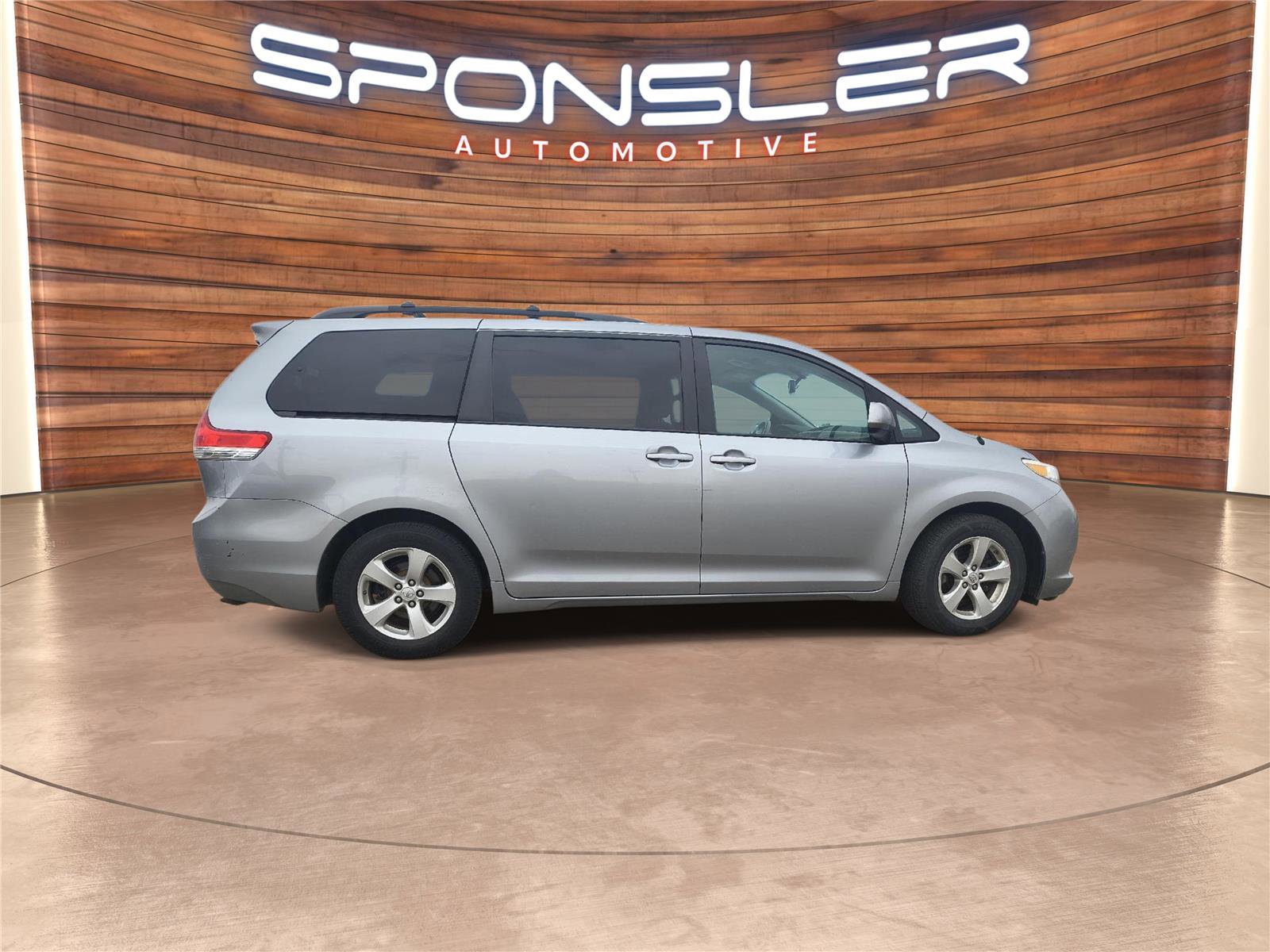 Used 2013 Toyota Sienna LE w/ Towing Pkg image 6