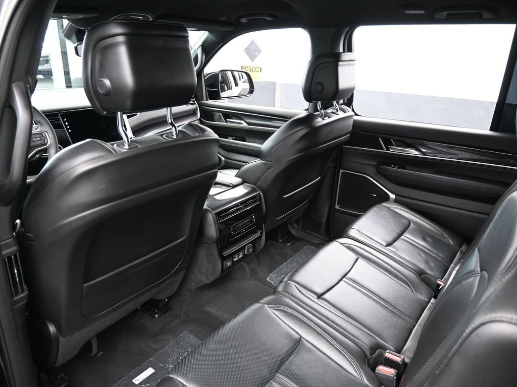 Used 2024 Jeep Wagoneer 2WD image 38