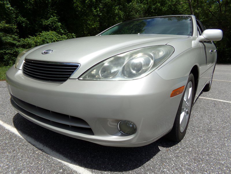 Used 2005 Lexus ES 330 FWD image 2