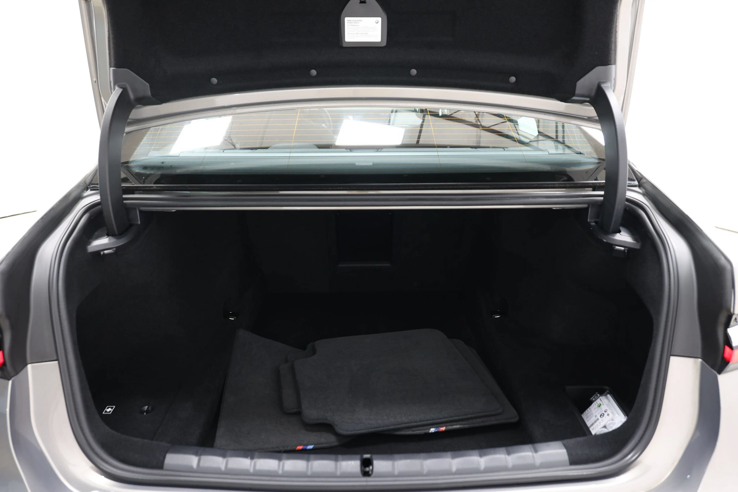 Used 2023 BMW 740i w/ Parking Assistance Package RWD image 69