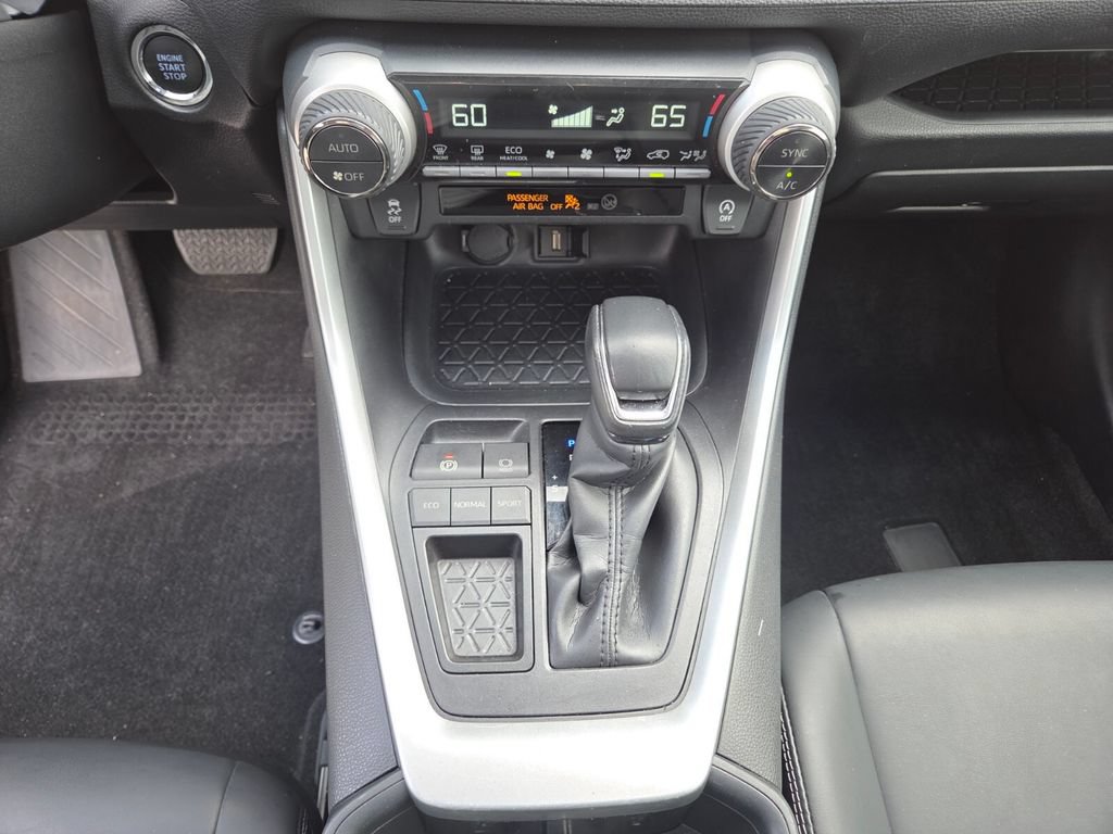 Used 2022 Toyota RAV4 XLE Premium FWD image 31