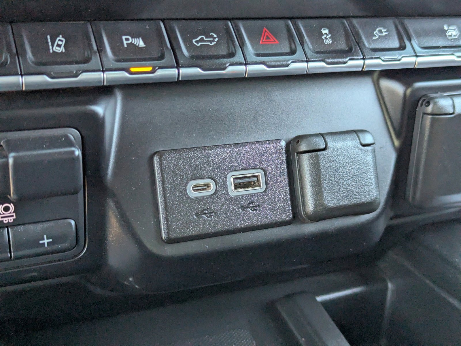 Used 2022 Chevrolet Silverado 3500 LTZ w/ LTZ Plus Package image 30