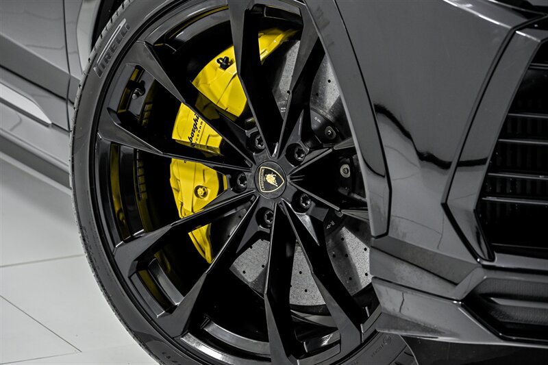 Used 2021 Lamborghini Urus AWD/4WD image 3