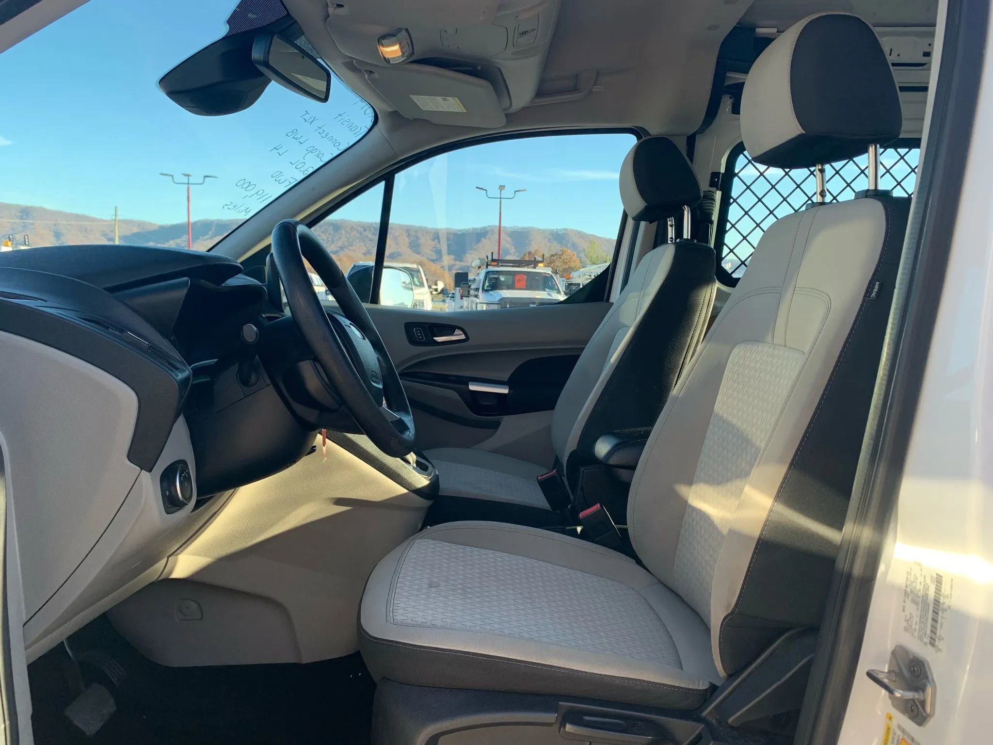 Used 2019 Ford Transit Connect XLT image 9