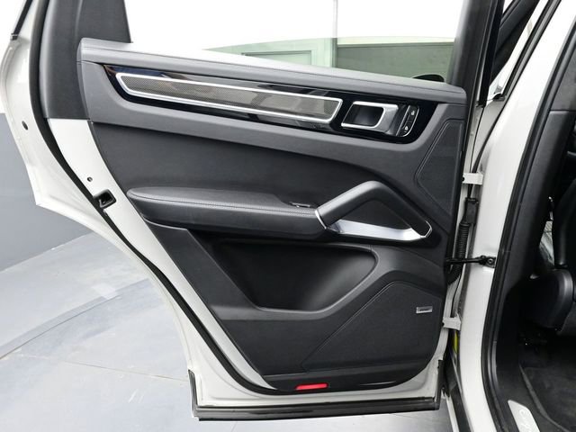 Certified 2023 Porsche Cayenne Turbo AWD/4WD image 13