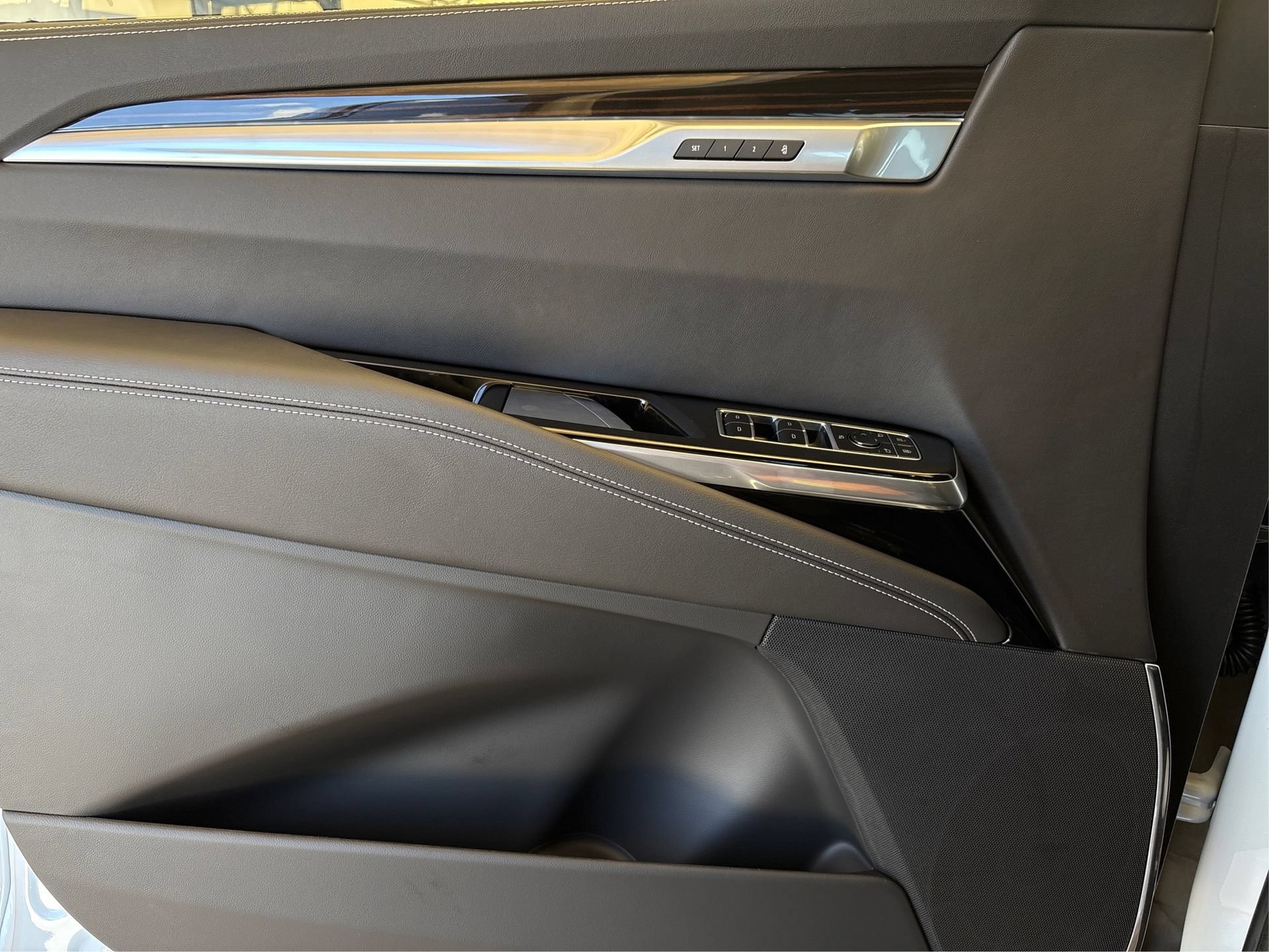 New 2026 Cadillac Escalade ESV Luxury AWD/4WD image 20