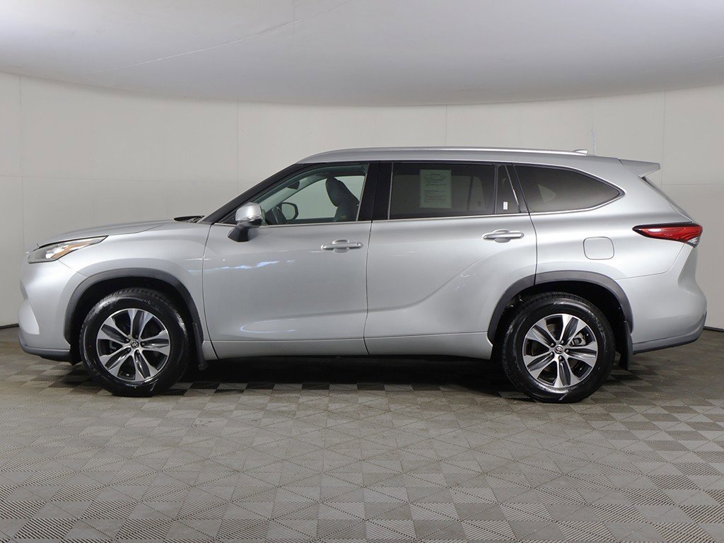 Used 2020 Toyota Highlander XLE image 18