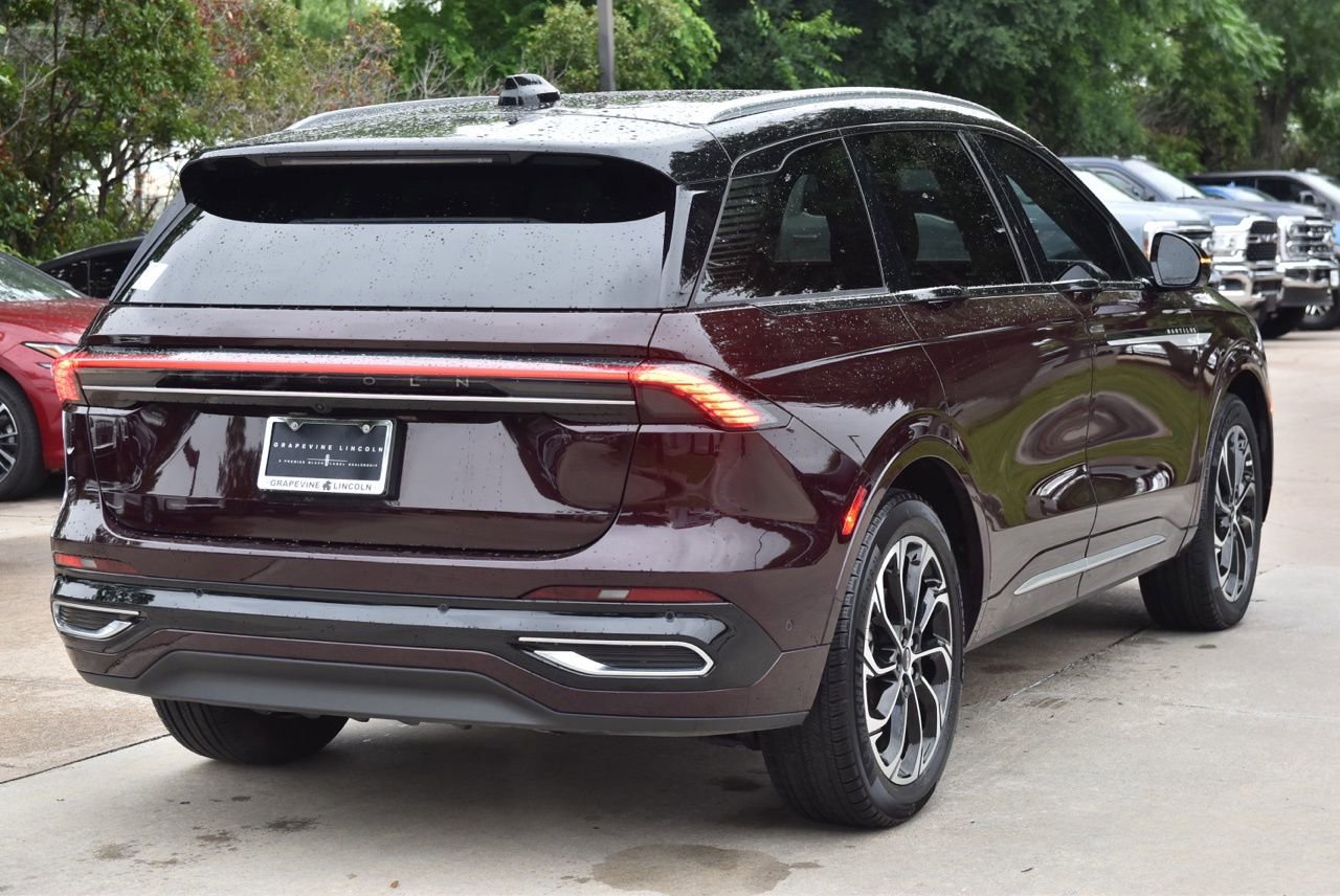 Certified 2024 Lincoln Nautilus Reserve w/ Equipment Group 202A AWD/4WD image 8