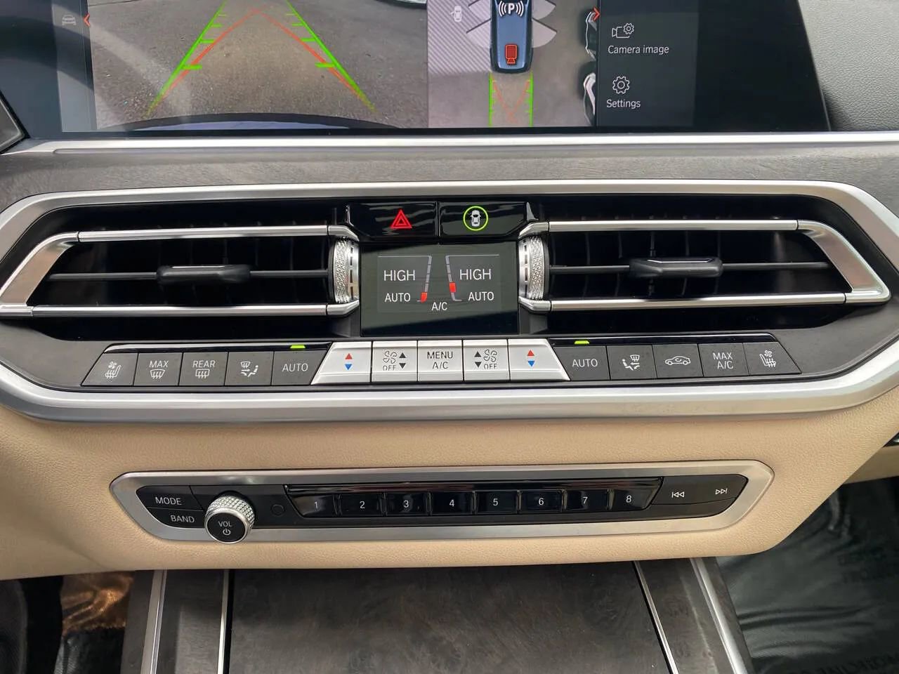 Used 2022 BMW X7 xDrive40i w/ Luxury Seating Package image 27