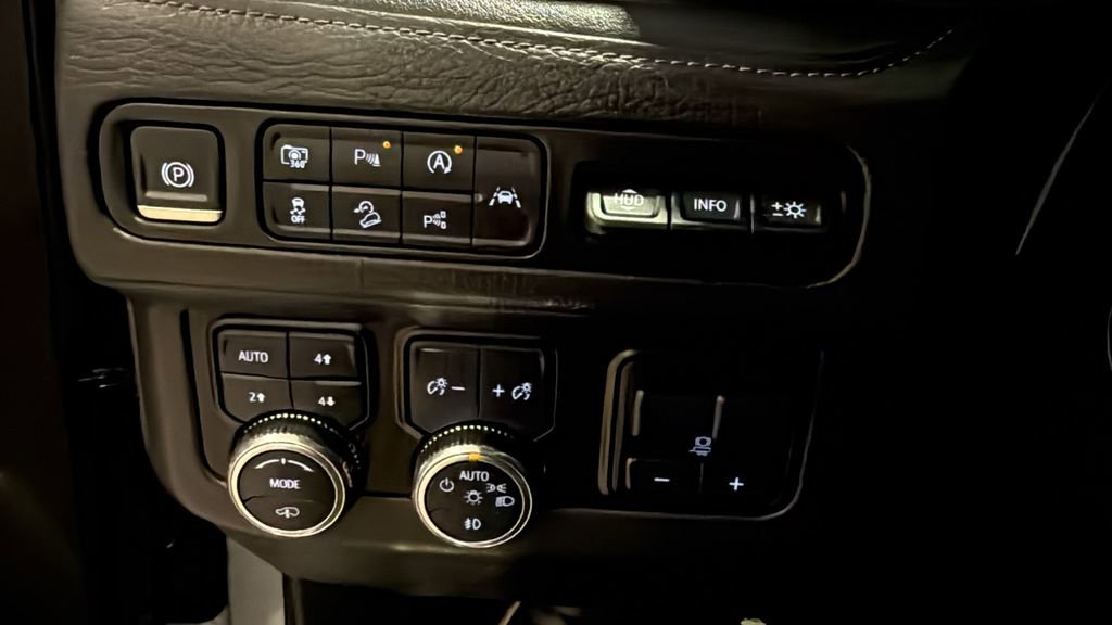 Used 2024 GMC Yukon Denali w/ Denali Reserve Package image 36