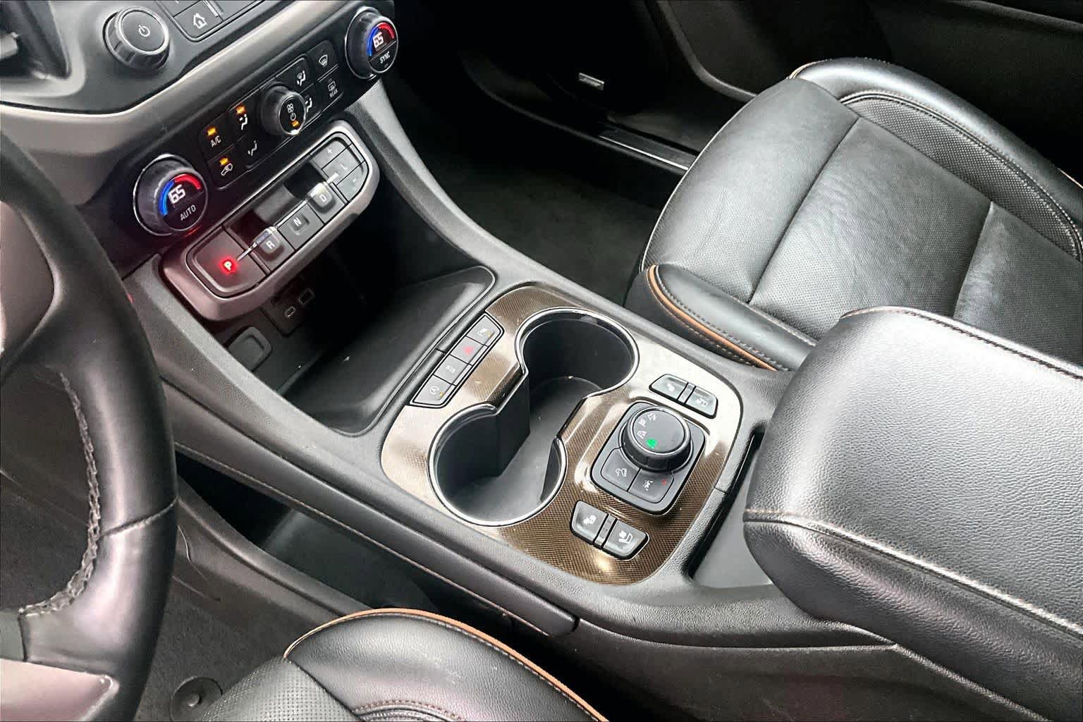 Used 2023 GMC Acadia AT4 w/ Preferred Package AWD/4WD image 16