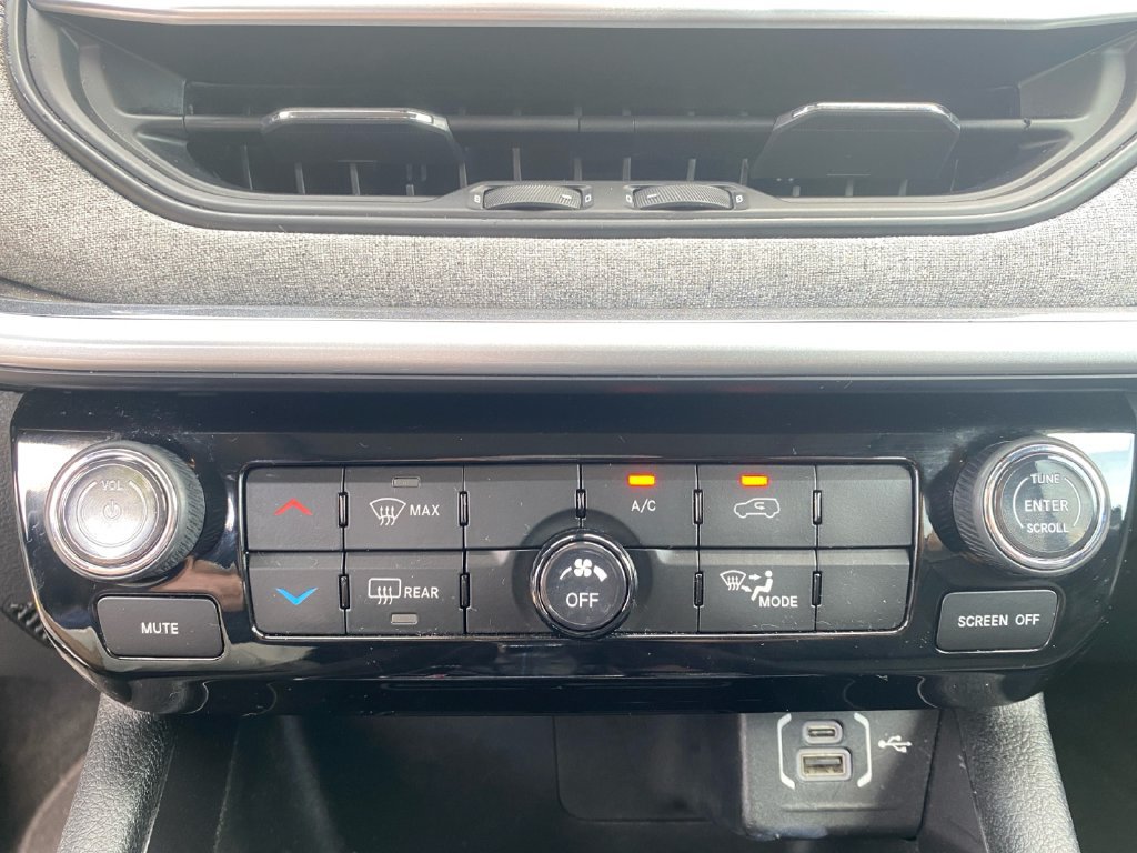 Used 2022 Jeep Compass Latitude w/ Sun and Sound Group FWD image 17