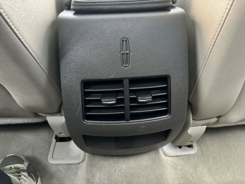 Used 2012 Lincoln MKX AWD image 12