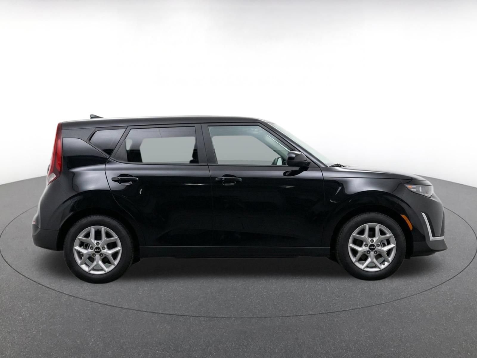 Used 2025 Kia Soul LX w/ LX Technology Package FWD image 10