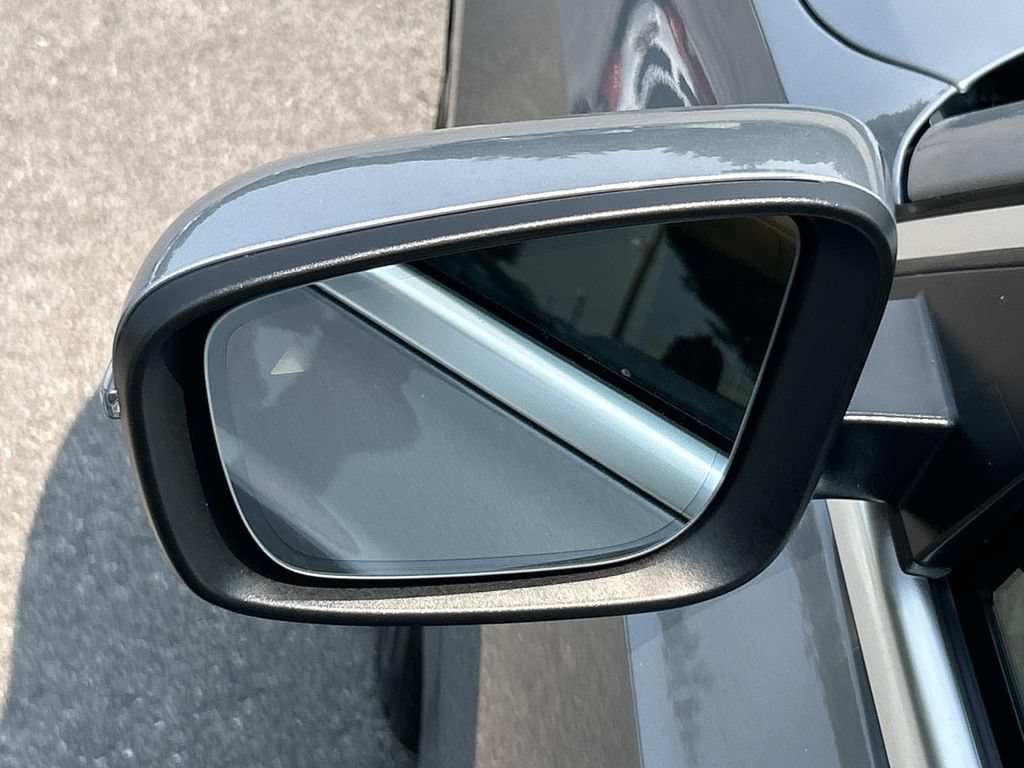 Used 2025 BMW 330i Sedan w/ Premium Package RWD image 17
