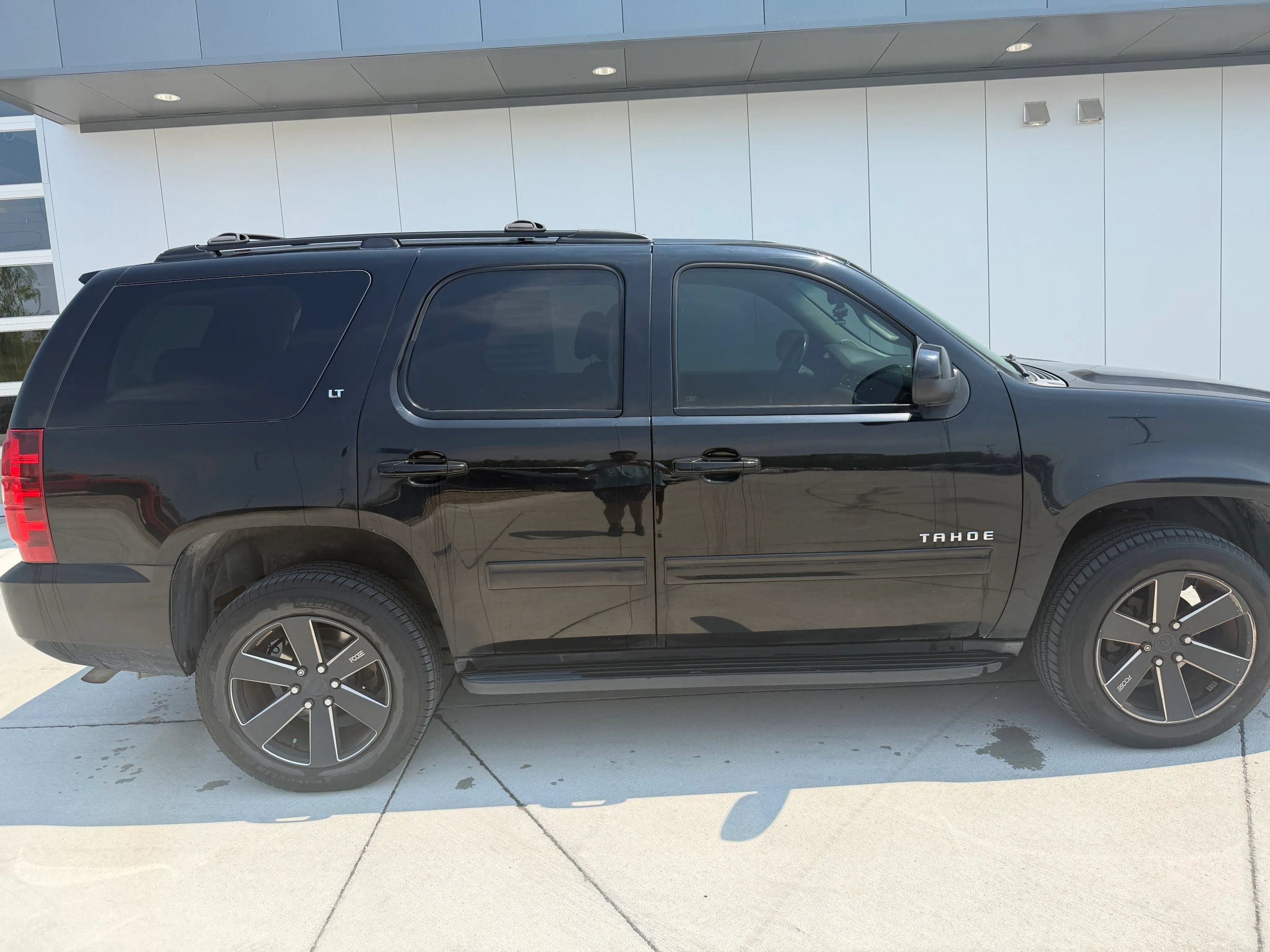 Used 2012 Chevrolet Tahoe LT w/ Luxury Package AWD/4WD image 4