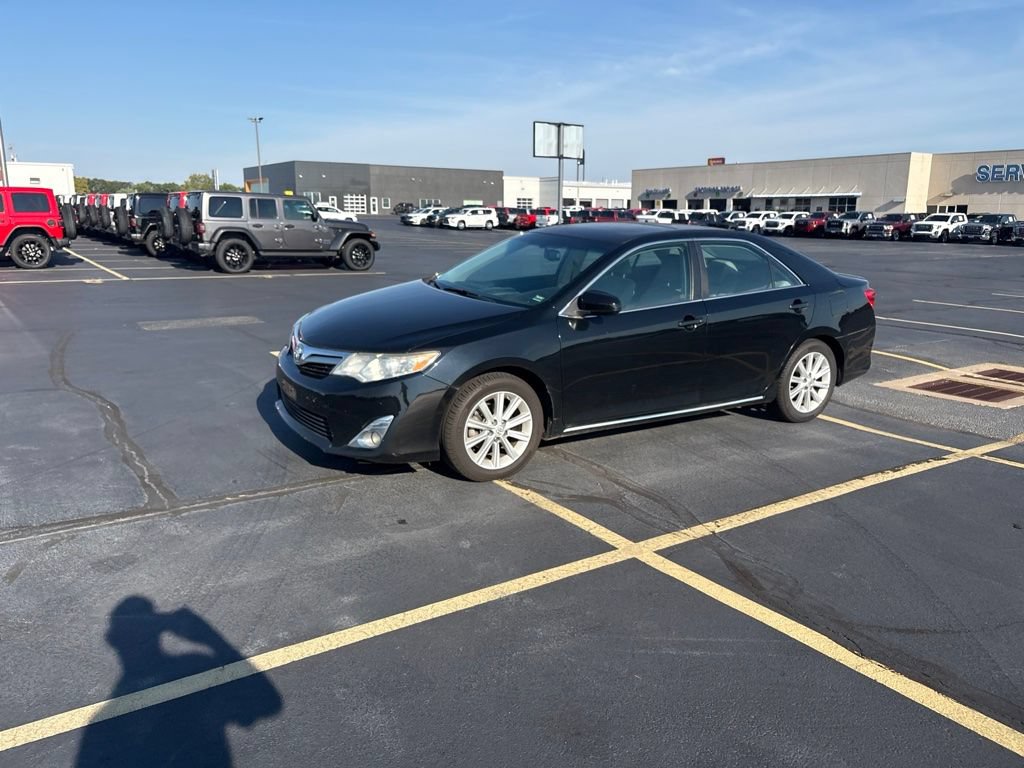 Used 2014 Toyota Camry XLE w/ Leather Package FWD image 3