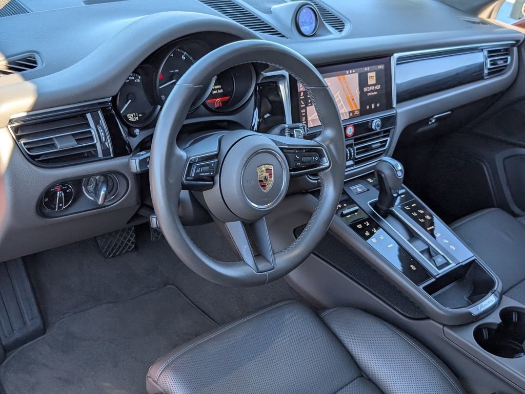 Certified 2024 Porsche Macan image 4