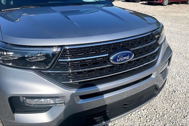 Used 2024 Ford Explorer XLT w/ Equipment Group 202A AWD/4WD image 29