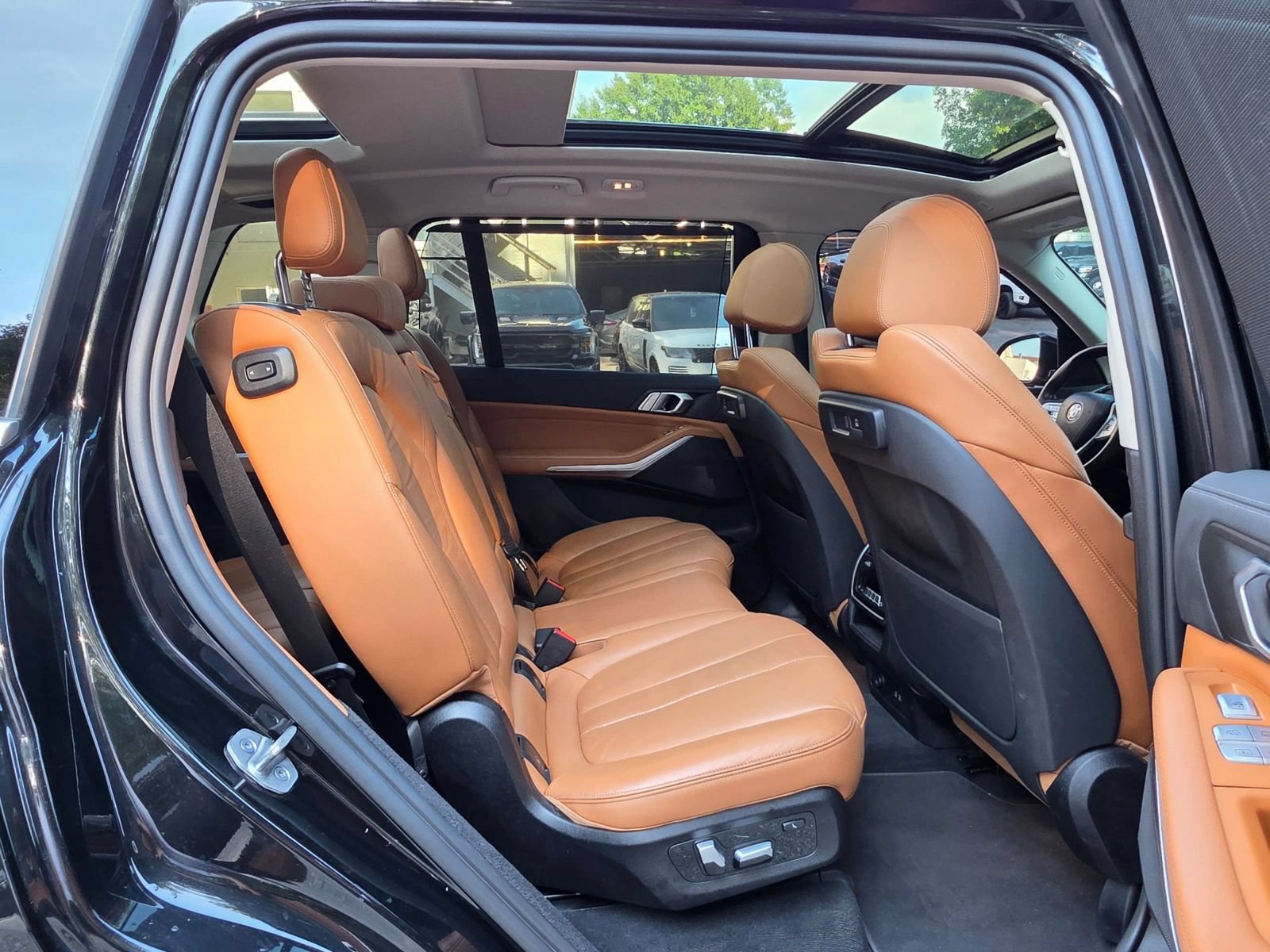 Used 2022 BMW X7 xDrive40i w/ Premium Package AWD/4WD image 40