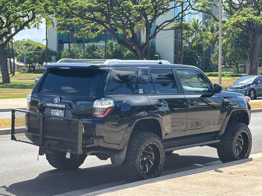 Used 2017 Toyota 4Runner SR5 AWD/4WD image 5