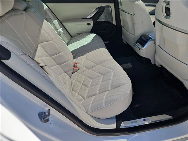 Certified 2024 BMW 760i xDrive w/ Executive Package AWD/4WD image 22