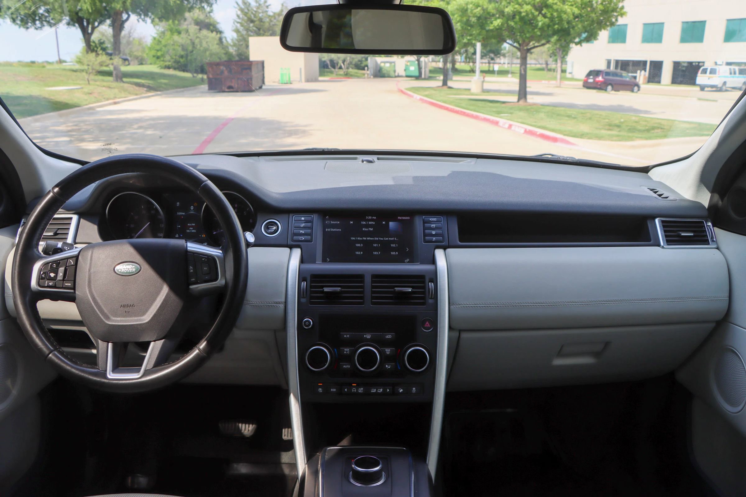 Used 2019 Land Rover Discovery Sport SE AWD/4WD image 24