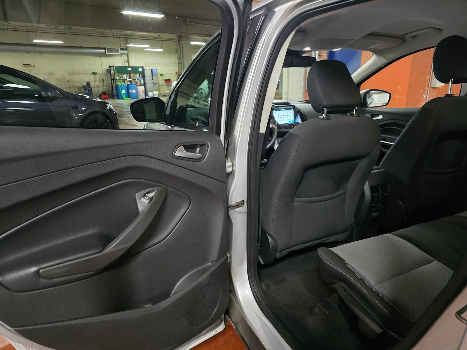 Used 2019 Ford Escape SE image 15