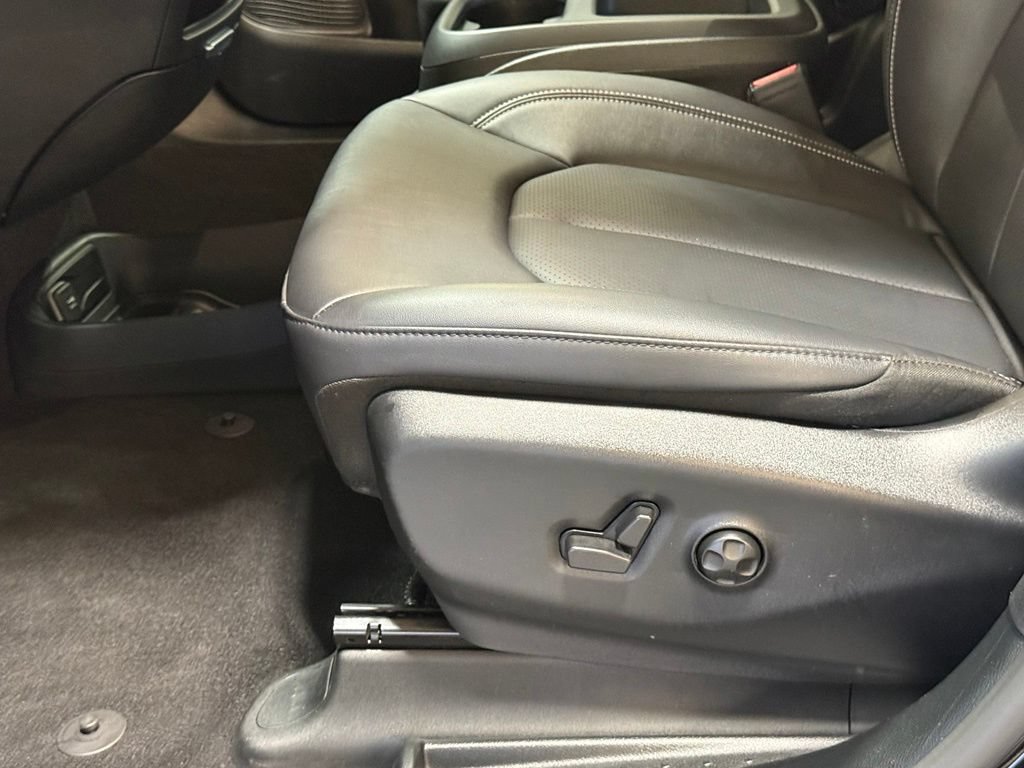 Used 2026 Chrysler Pacifica Select FWD image 23