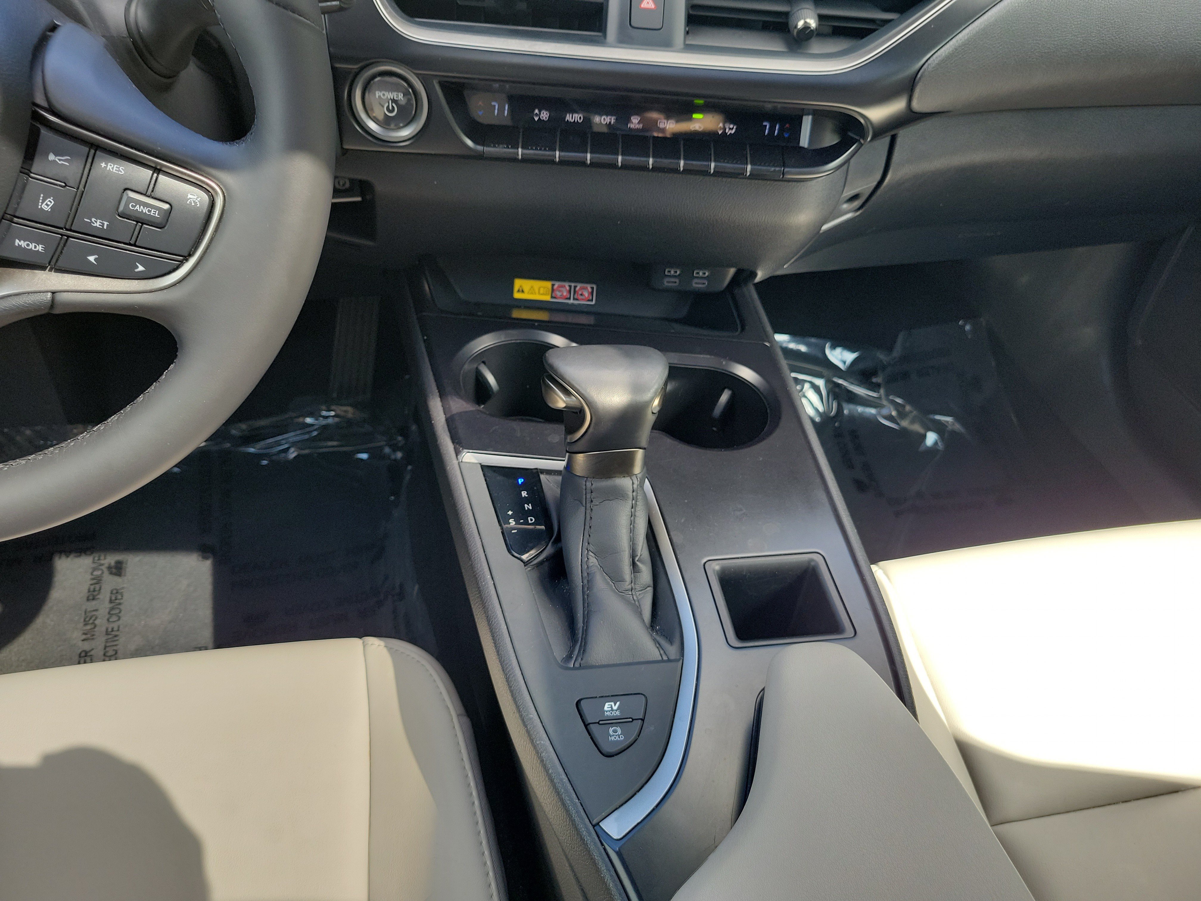 Certified 2024 Lexus UX 250h FWD image 17