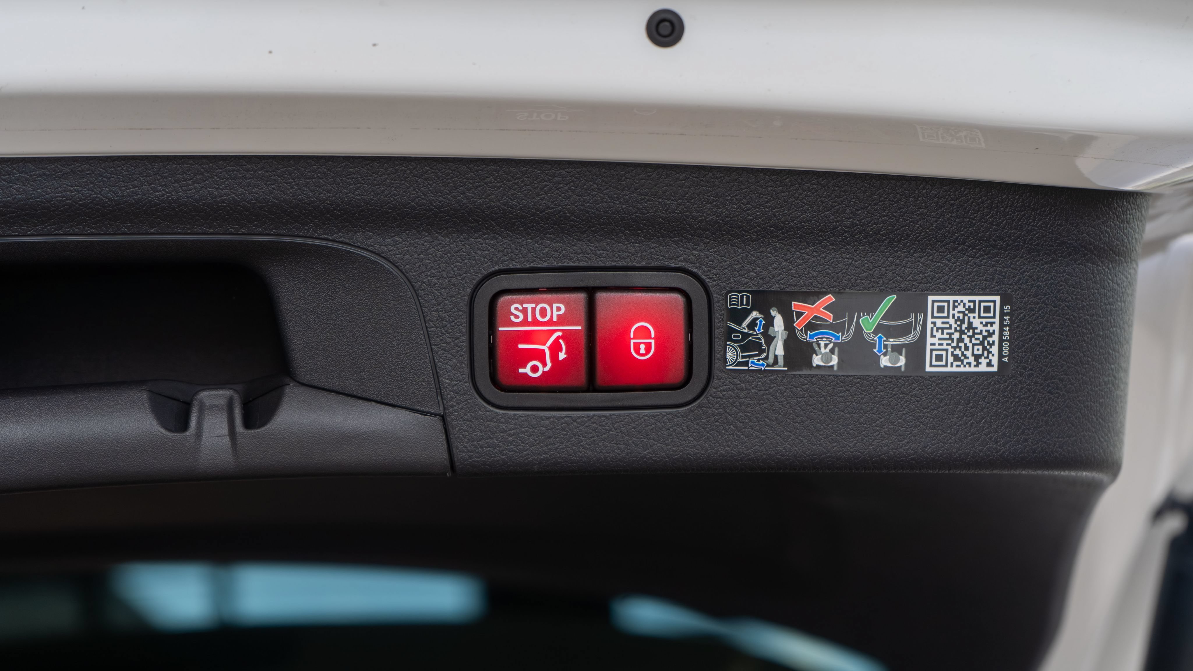 Certified 2025 Mercedes-Benz GLE 450e 4MATIC w/ Driver Assistance Package image 34