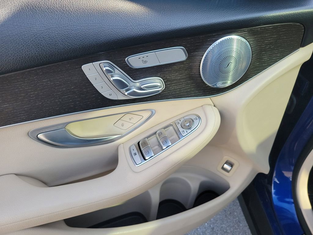 Used 2020 Mercedes-Benz GLC 300 4MATIC w/ Multimedia Package image 17