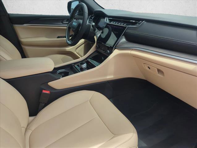 Used 2025 Jeep Grand Cherokee Limited RWD image 24