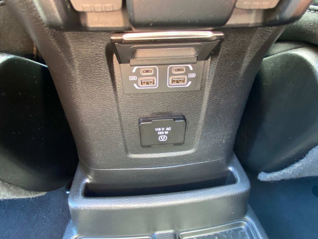 Used 2022 Jeep Wrangler Unlimited Sahara image 16