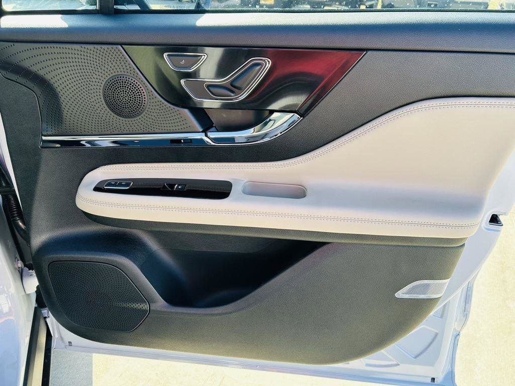 New 2026 Lincoln Corsair Premiere image 36