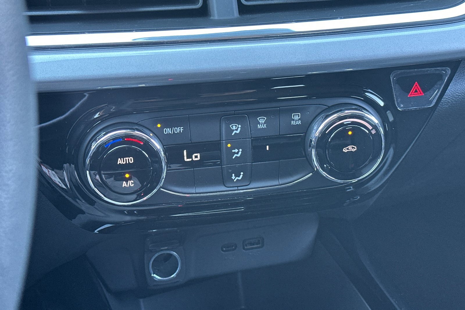 Used 2024 Chevrolet Trax LT image 29