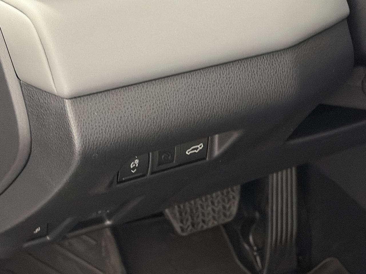 New 2026 Toyota RAV4 XSE AWD/4WD image 13