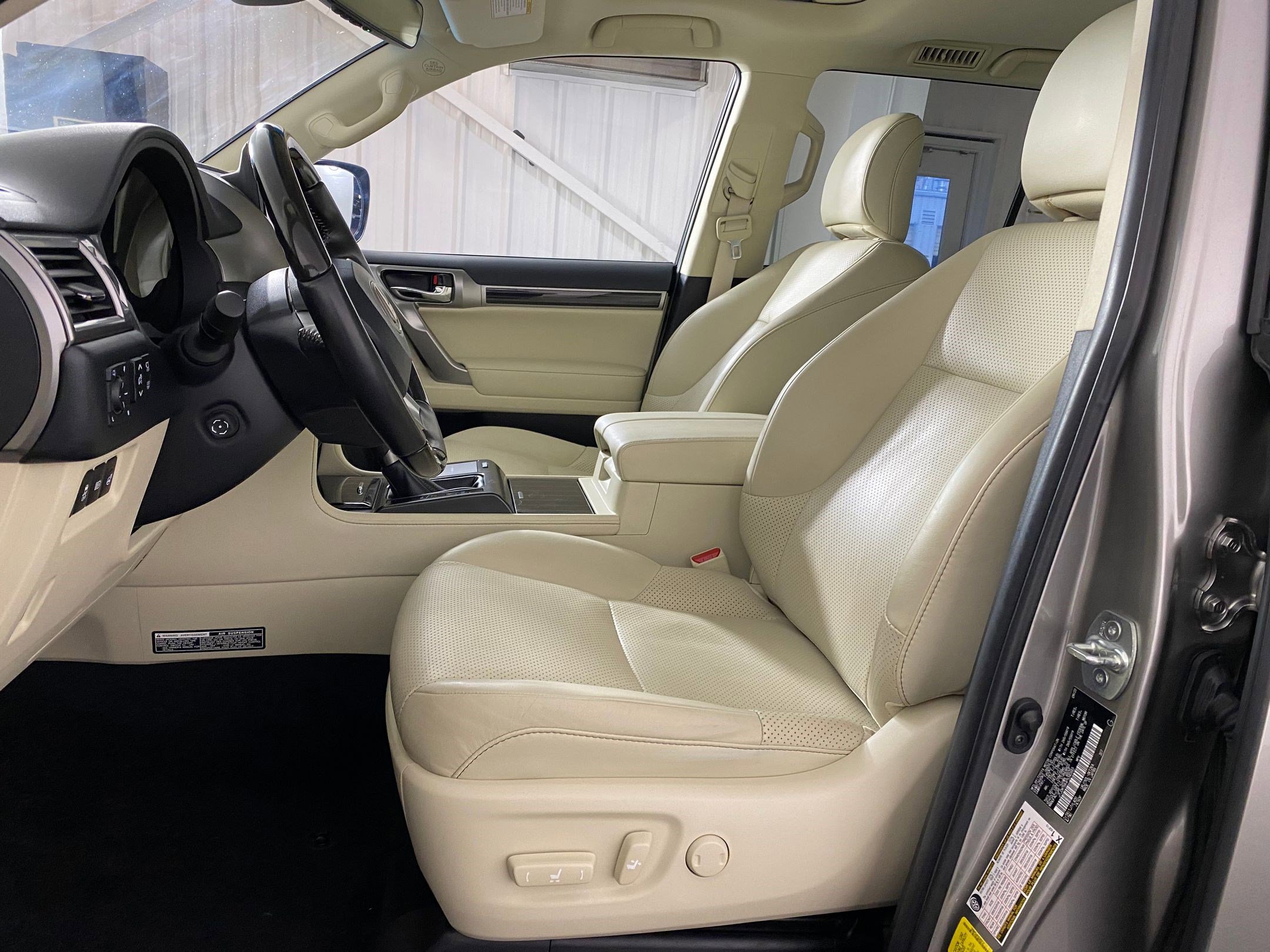 Used 2023 Lexus GX 460 Luxury w/ Off Road Package image 5