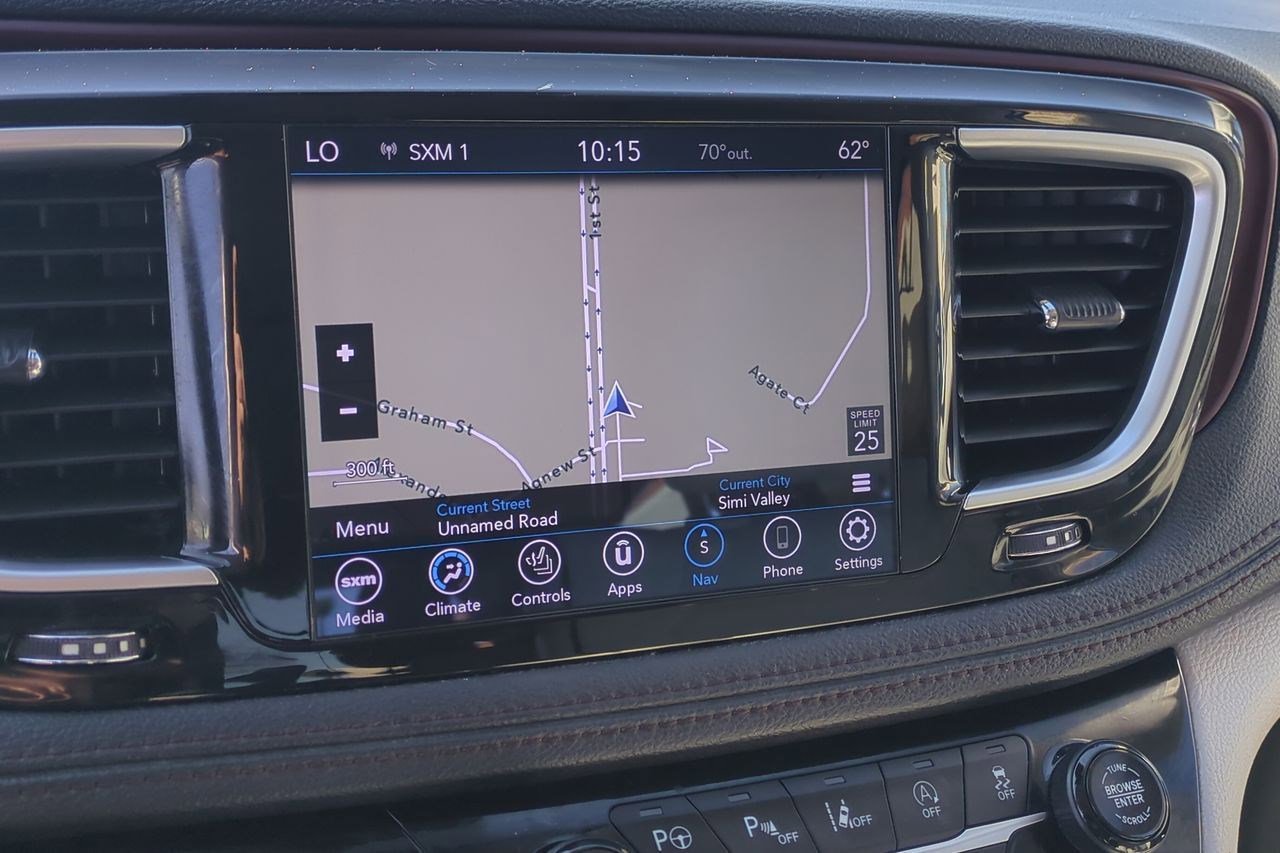 Used 2020 Chrysler Pacifica Limited w/ Tire & Wheel Group image 17