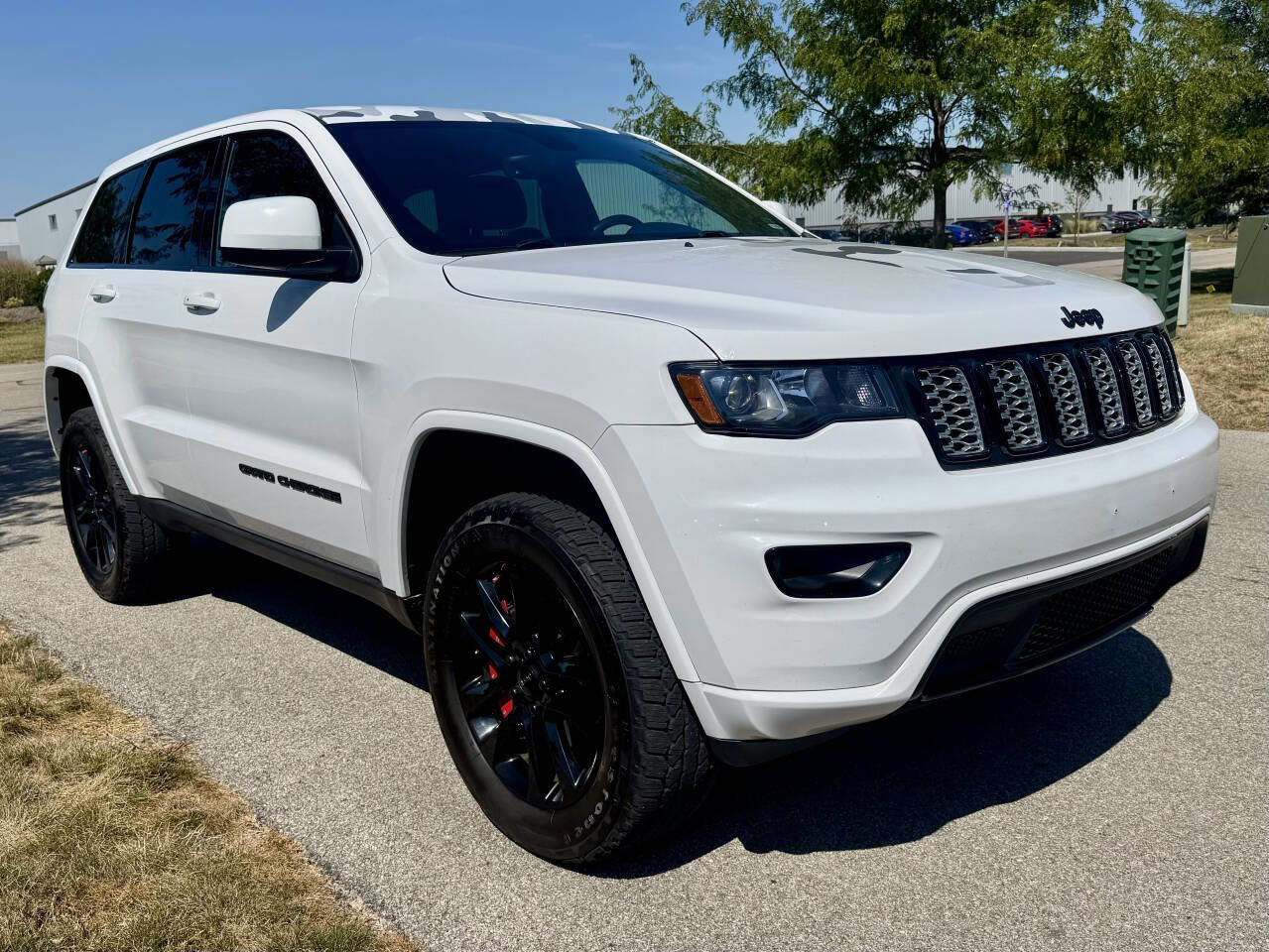 Used 2017 Jeep Grand Cherokee Altitude image 4