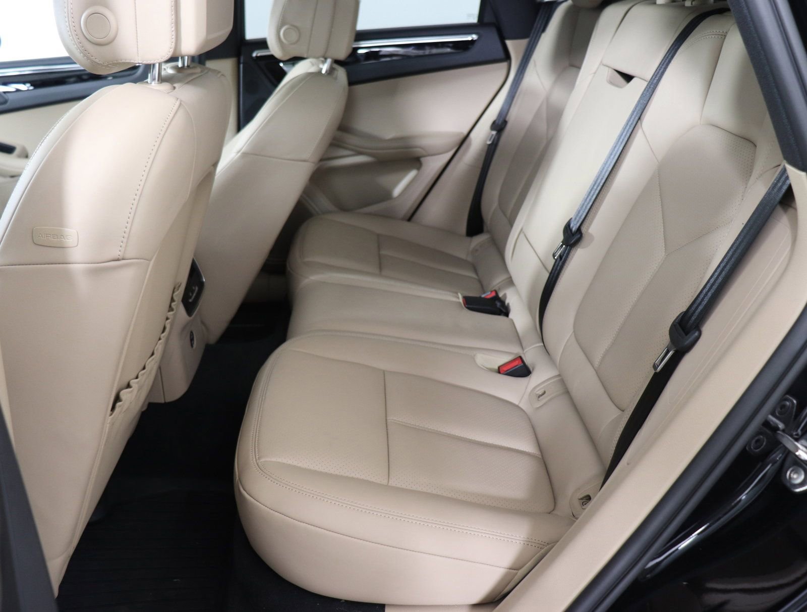 Used 2025 Porsche Macan image 21