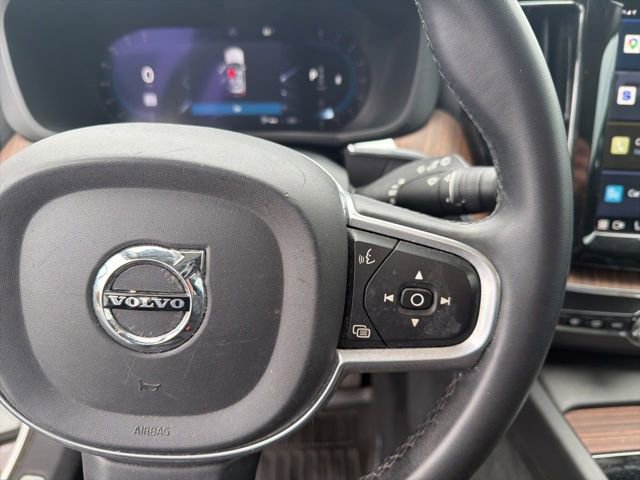 Used 2022 Volvo XC60 B5 Momentum image 23