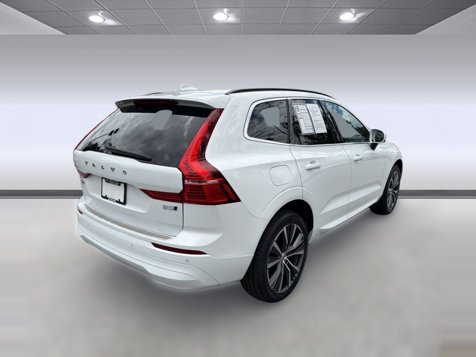 Certified 2022 Volvo XC60 B5 Momentum w/ Climate Package AWD/4WD image 9