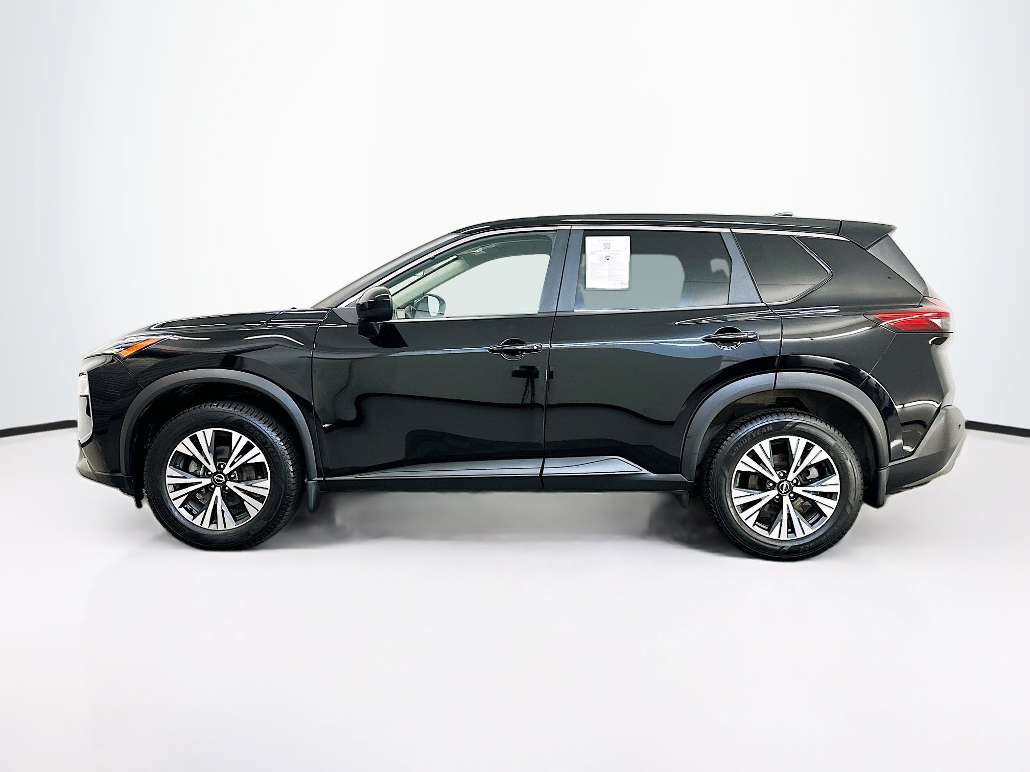 Used 2023 Nissan Rogue SV image 4