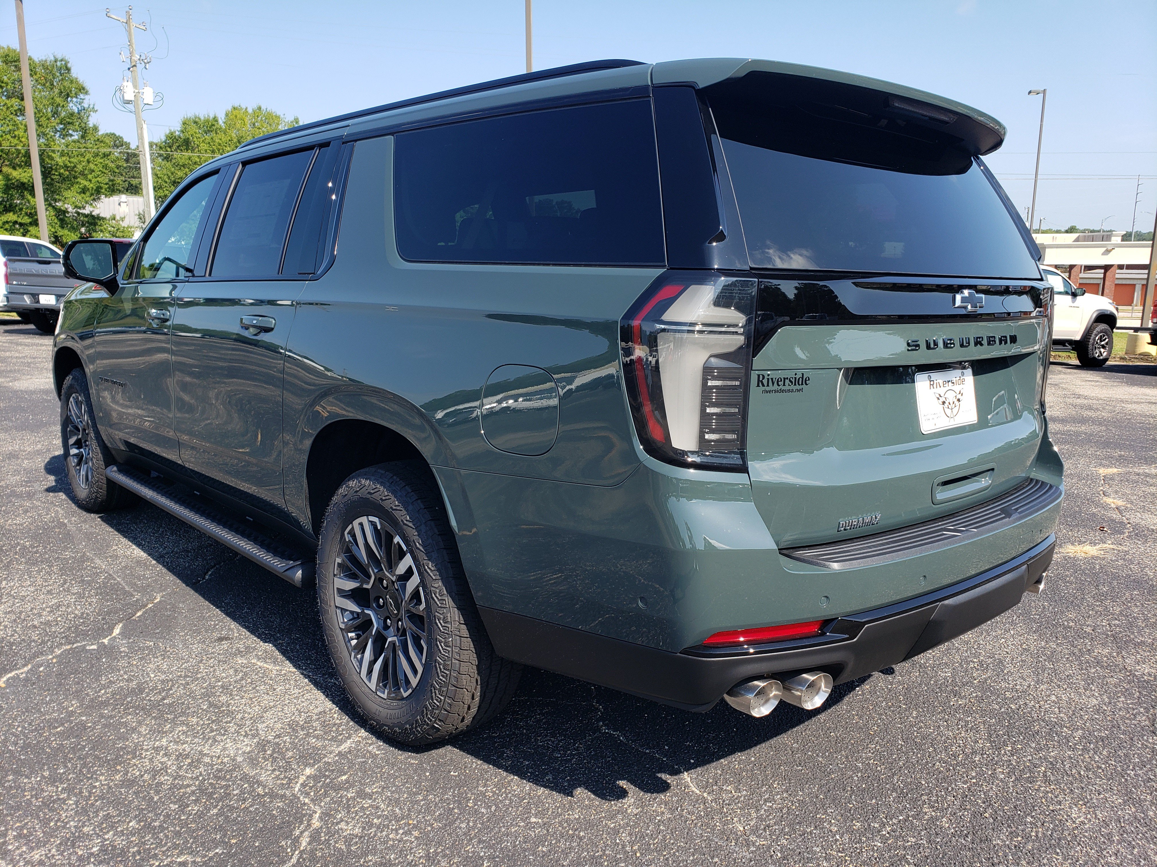New 2026 Chevrolet Suburban Z71 w/ Z71 Off-Road Package AWD/4WD image 4